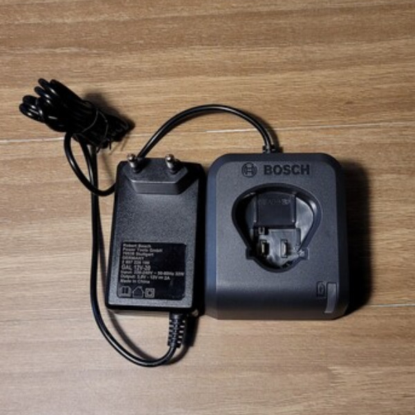 Bosch GAL12V-20 Battery Charger (3.6V, 10.8V, 2A) 220 Volt / Express