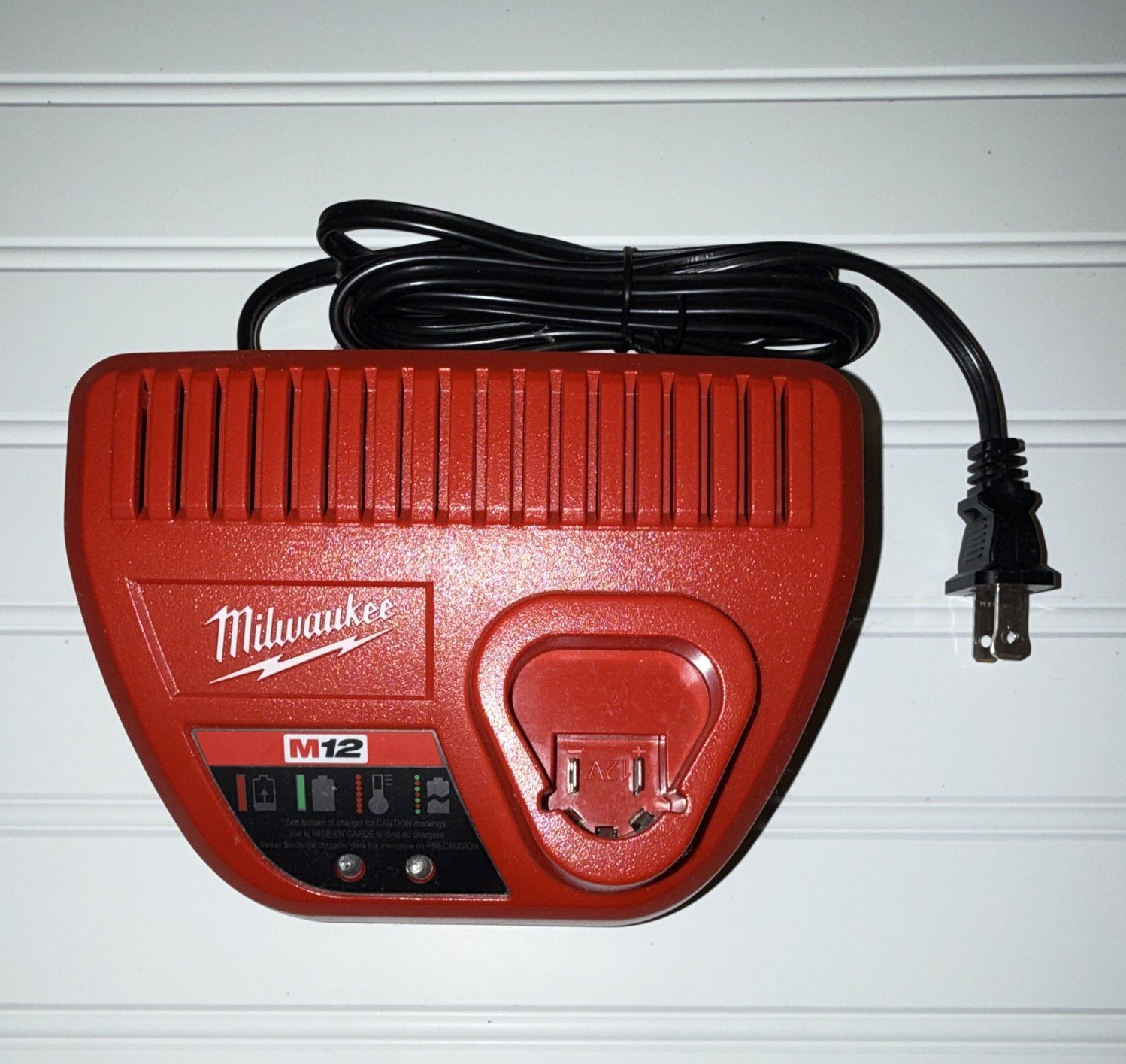 Milwaukee M12 12V Red Battery Charger Single Bay 48-59-2401