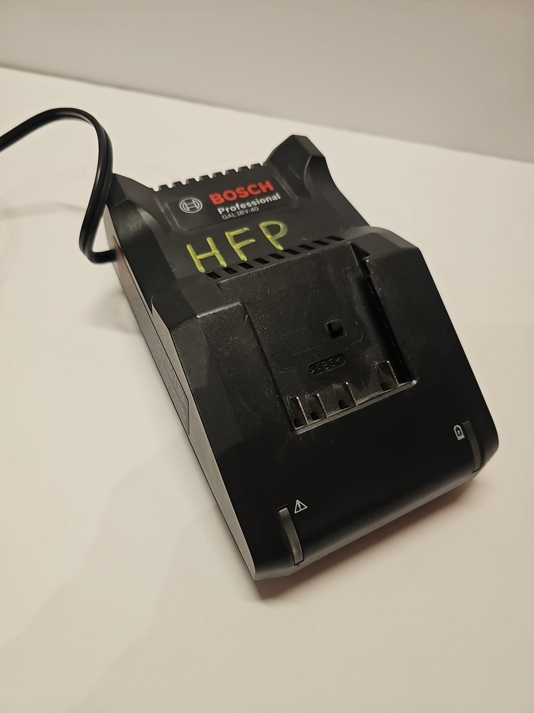 BOSCH Fast Battery Charger GAL18V-40 18 Volt Lithium Ion Black Tested