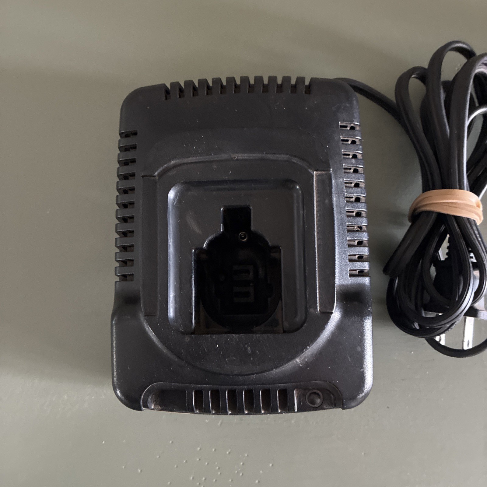 DeWalt DW9116 7.2-18V NiCd 1 Hour Battery Charger