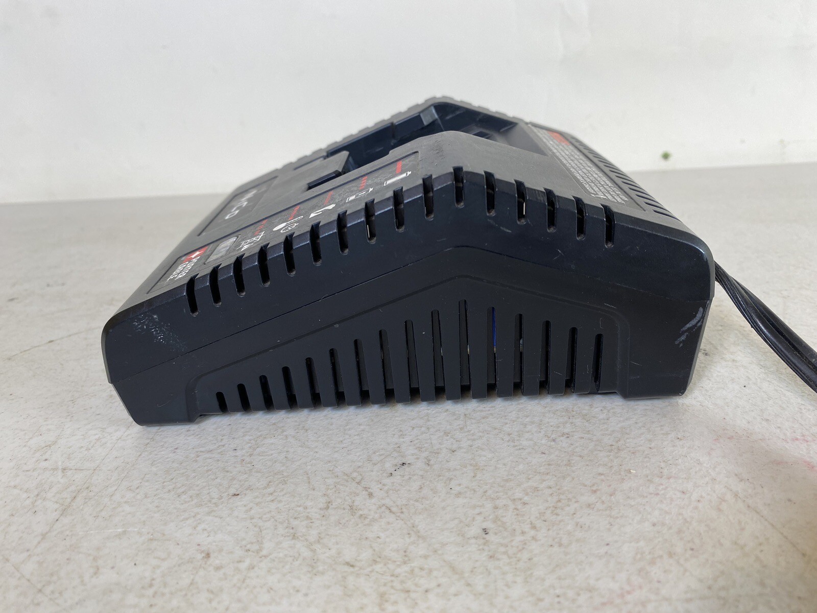 Porter Cable NICD No. PCMVC Tool Battery Charger 9.6-18V working 14C21
