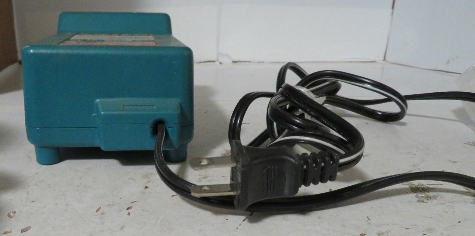 OEM MAKITA DC1411 Battery Charger 7.2V 9.6V 12V 14.4V Ni-MH Ni-Cd Tested Used