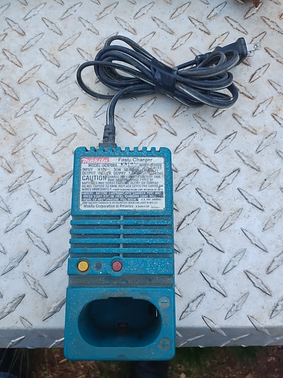 OEM Makita DC9700A Fast Charger 7.2V-9.6V Battery Charger Tested