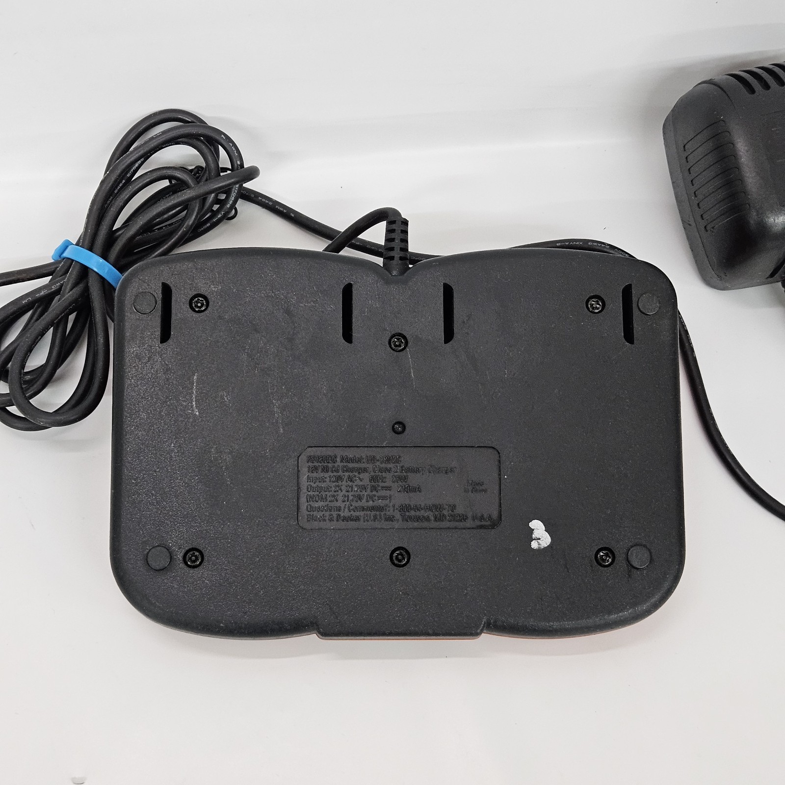 Genuine Black & Decker 18V Dual Battery Charger – Model UD-18V2C – Tested