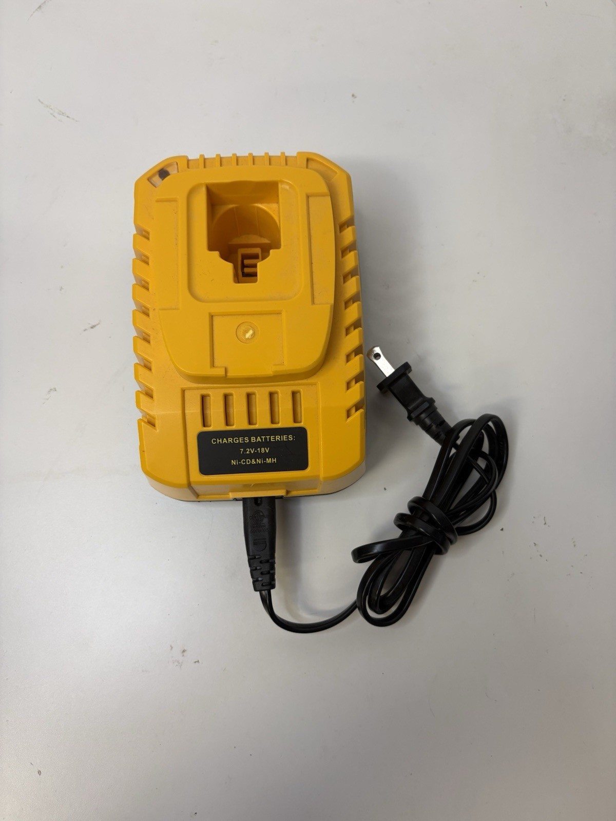 1-Hour Fast Charging Charger for 7.2V-18V Battery Yellow DC9310