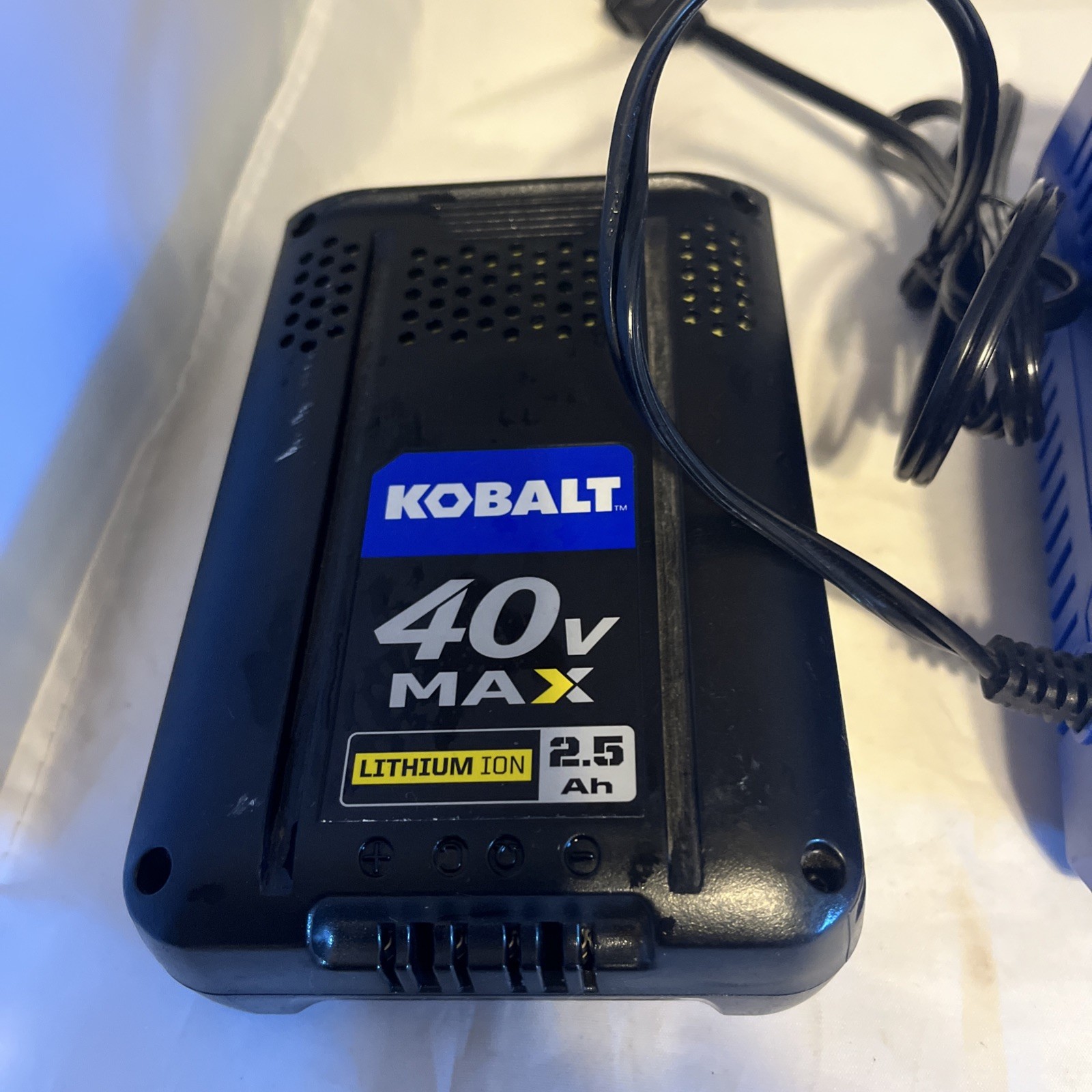 Kobalt 40V Max Lithium Ion Battery 2.5 Ah And Charger