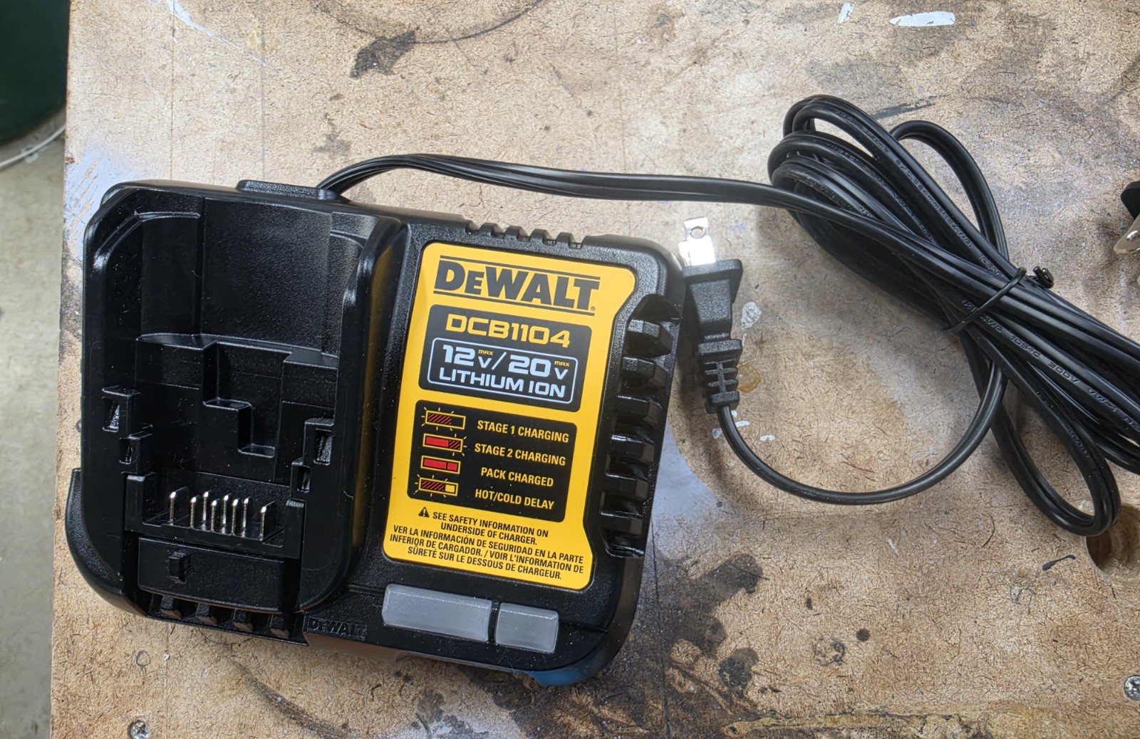 DeWalt 4 Amp Battery Charger 12V & 20V Volt MAX Li Ion Model DCB1104