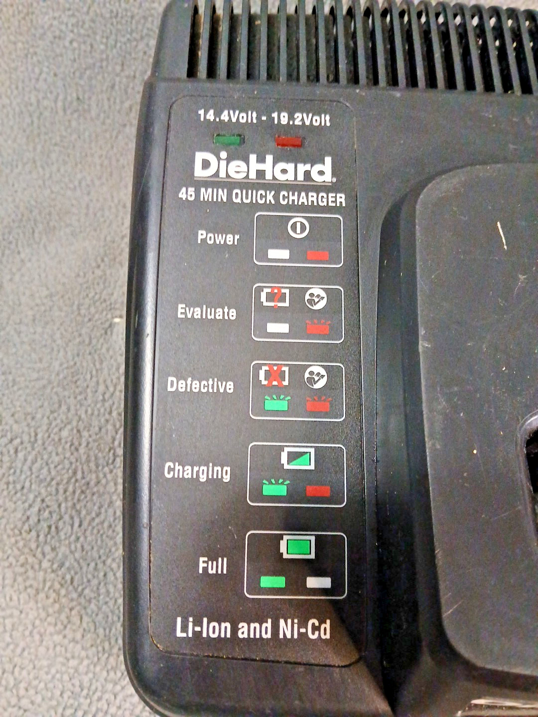 DieHard 45 Minute Quick Charger 14.4 Volt -19.2 Volt Li-Ion & Ni-Cad 315 259260