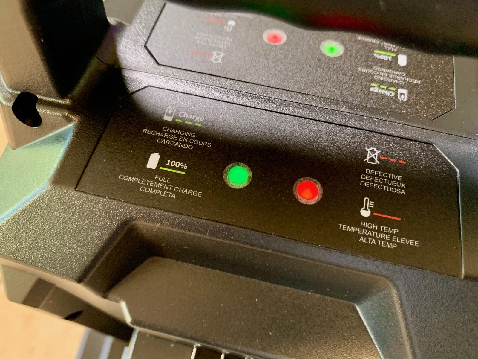 Dual-Port 4A Fast Charging Station for EGO 56V Lithium-Ion Batteries CH2800