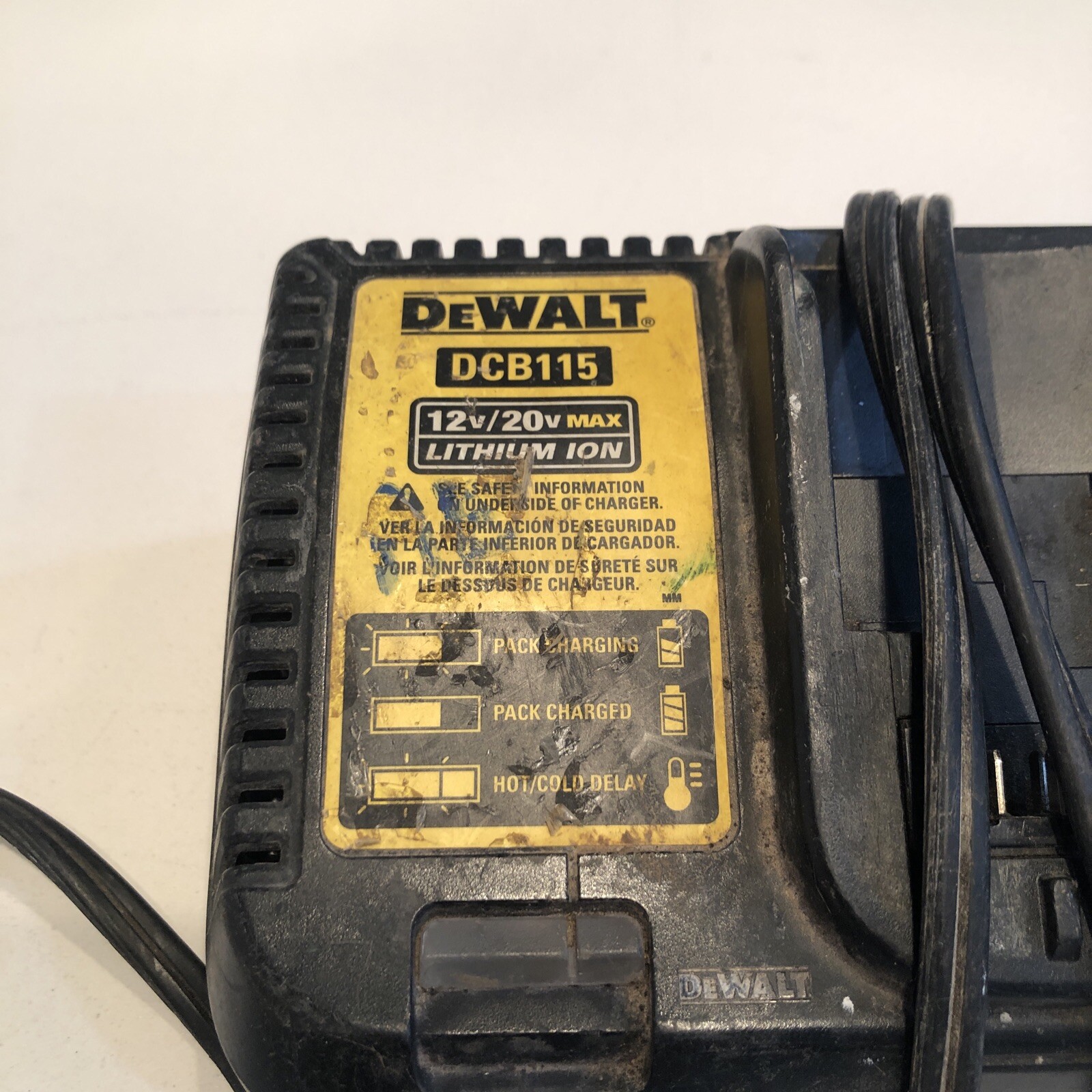DEWALT 12V/20V MAX Lithium Ion Charger DCB115
