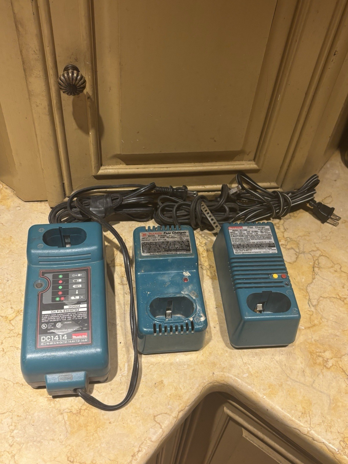 Makita DC1414 fast charger for 7.2V to 14.4V NiCd and NiMH Un Tested