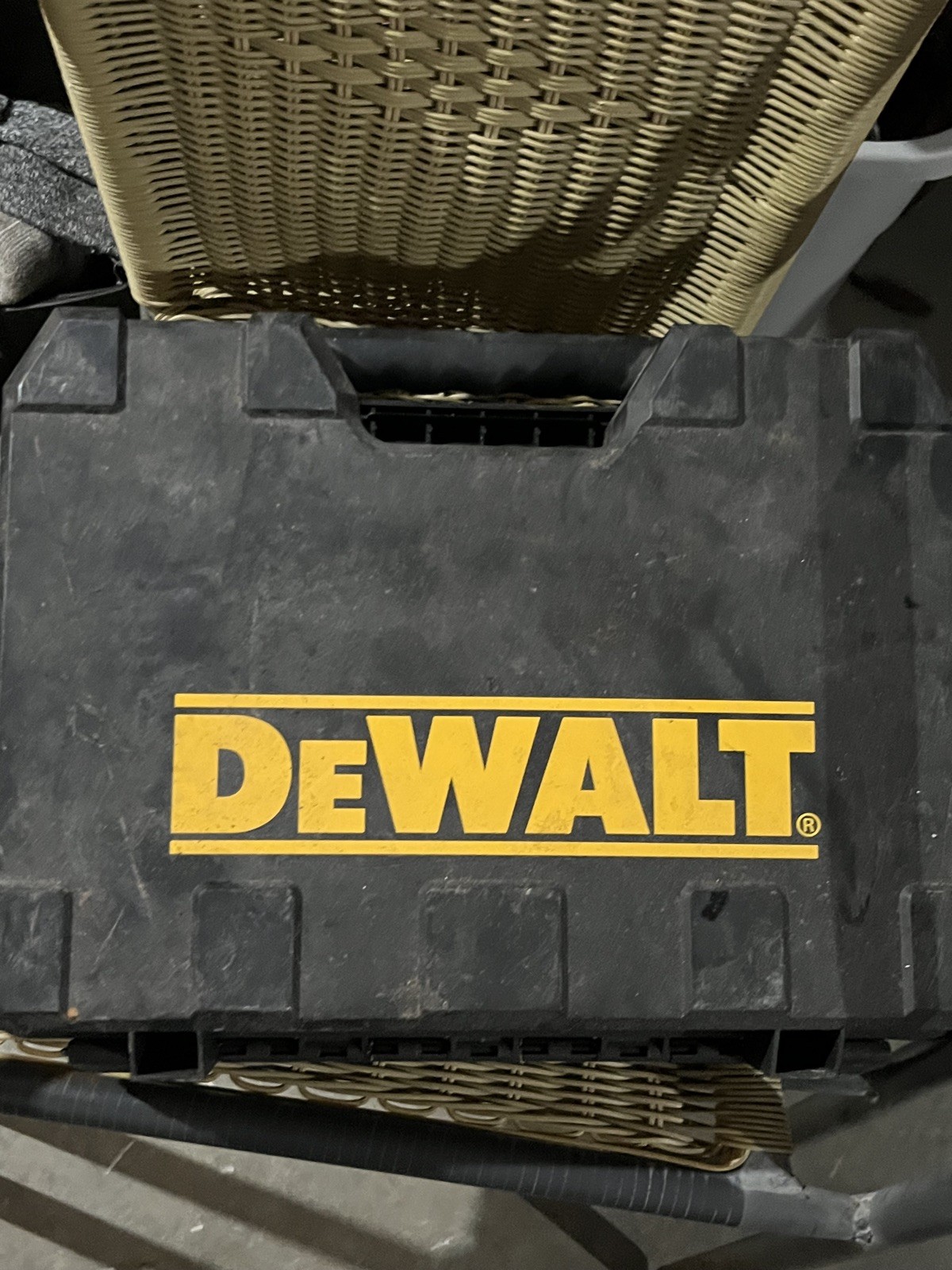 DEWALT DW9118 Battery Charger, Battery Included and Carrying/storage Case