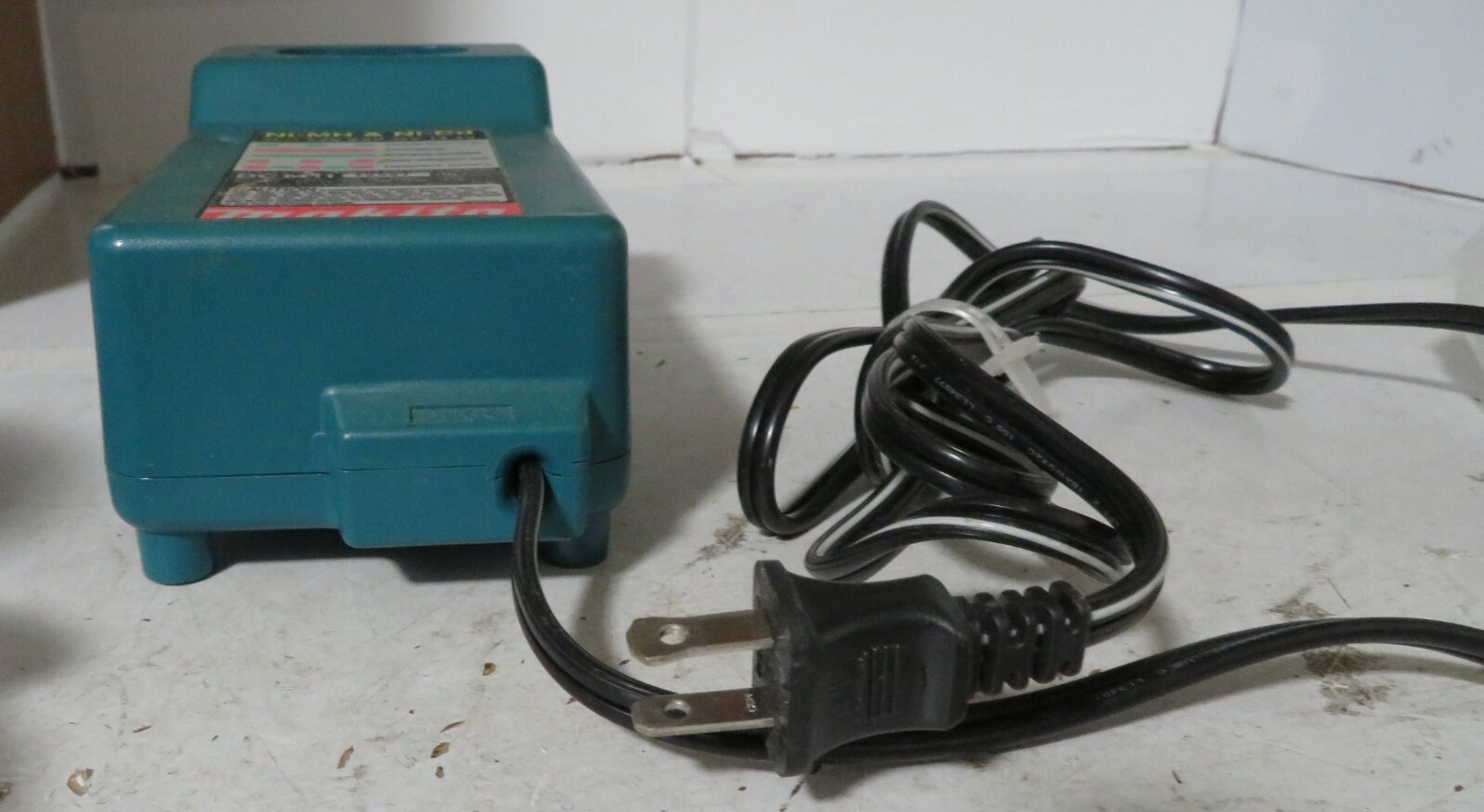 OEM MAKITA DC1411 Battery Charger 7.2V 9.6V 12V 14.4V Ni-MH Ni-Cd Tested Used