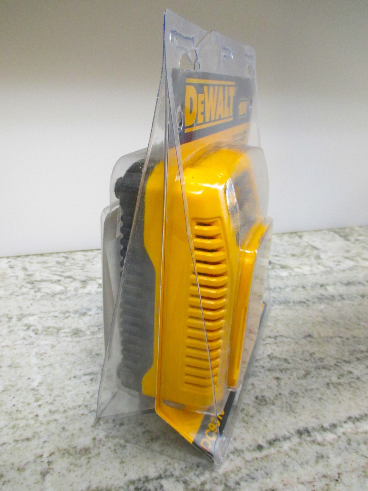 DeWalt OEM DC9310 7.2V~18V Volt Battery Charger NiCd/NiMh/Li-Ion *SEALED RETAIL*