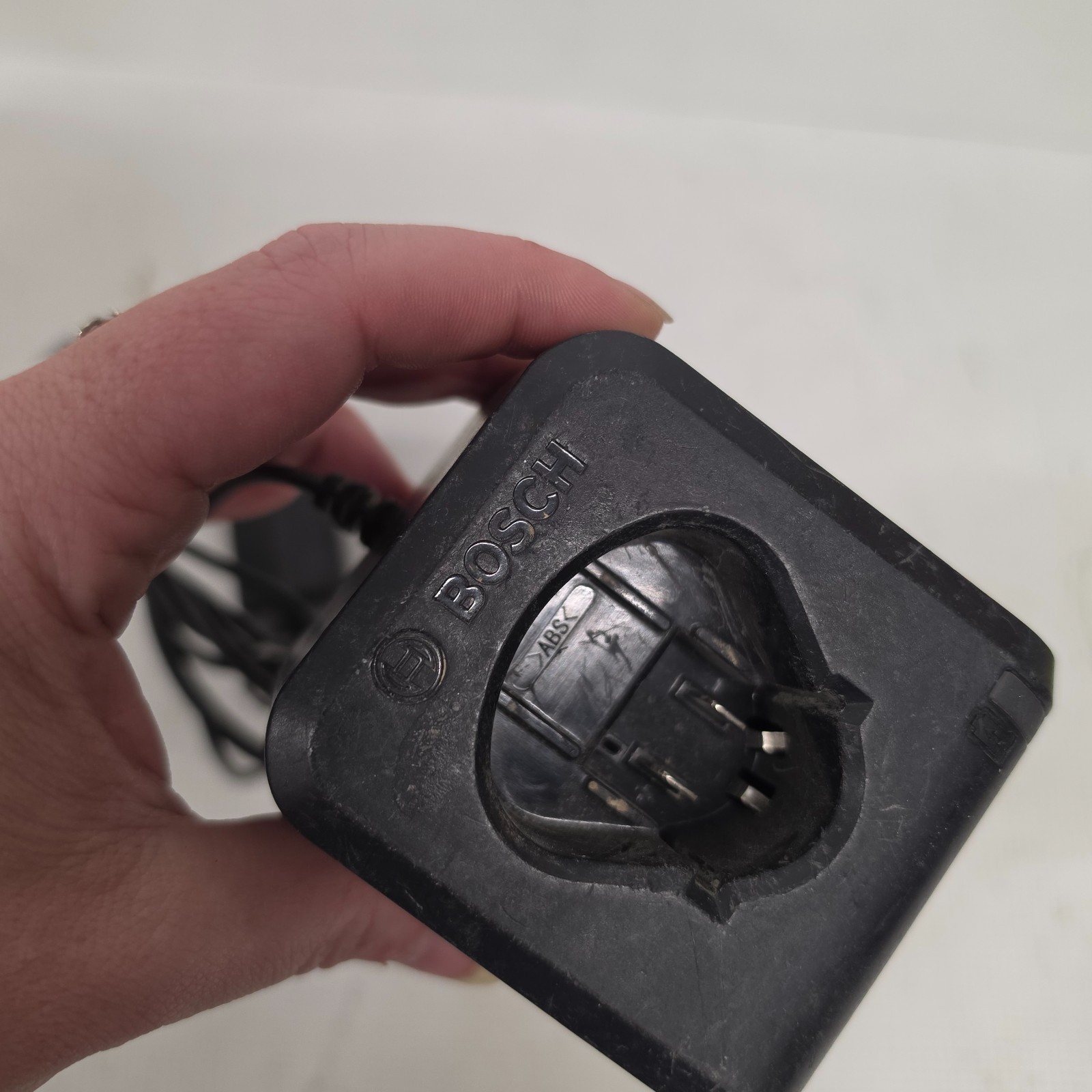 Bosch 12V 2Ah (2) Batteries BAT414 & Charger GAL12V-20