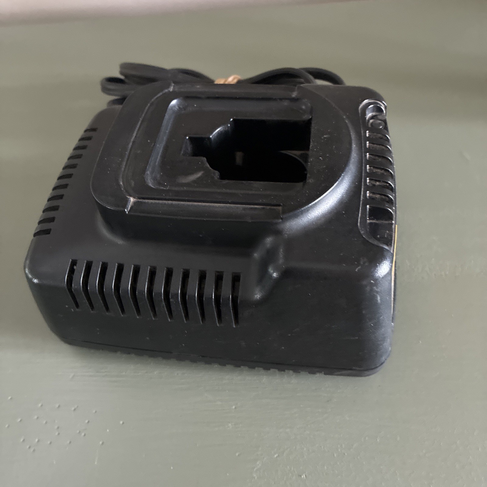DeWalt DW9116 7.2-18V NiCd 1 Hour Battery Charger