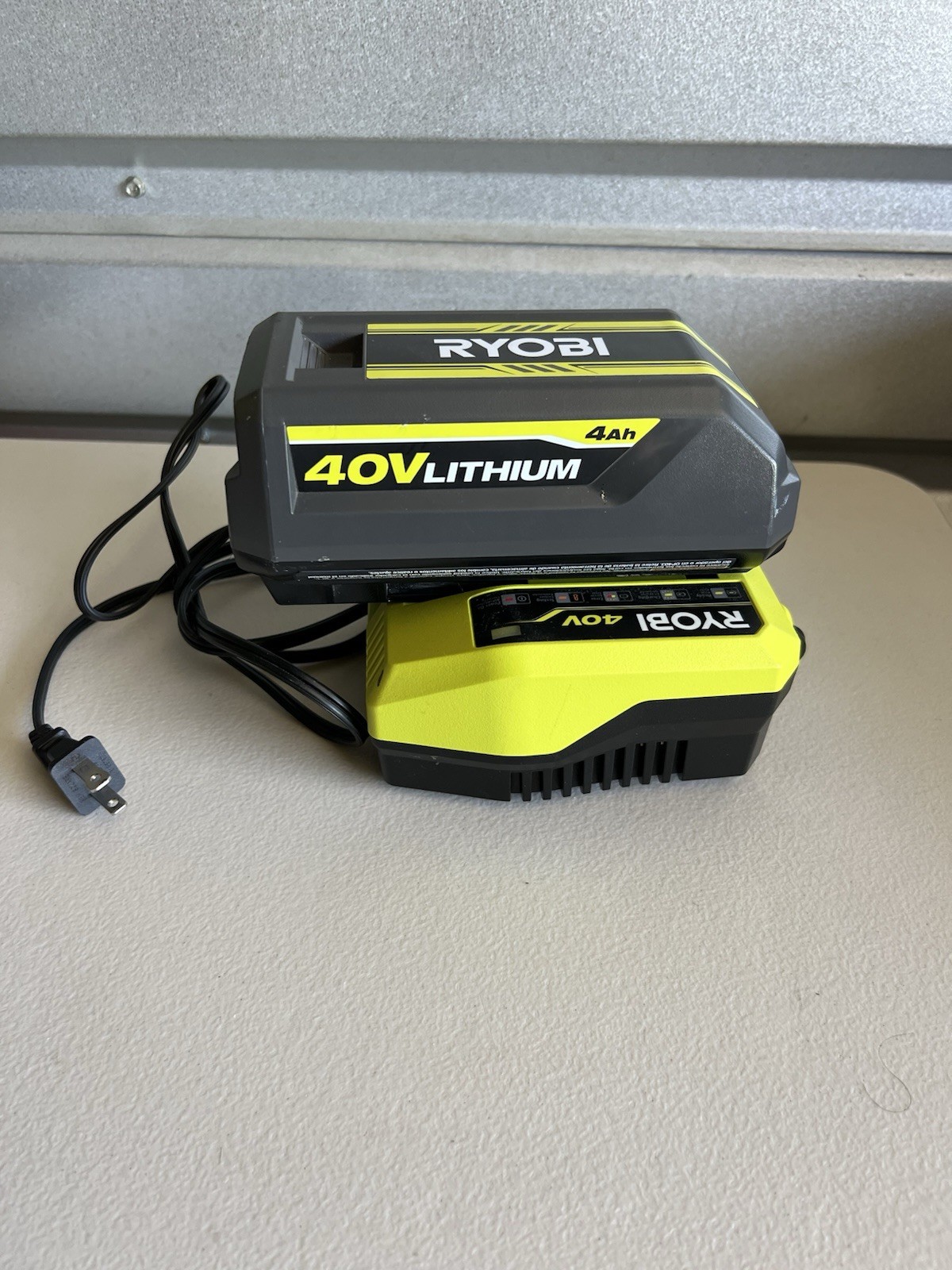 Ryobi OP408VNM 40V Lithium-Ion Charger -With Battery OP40204VNM Pre-owned