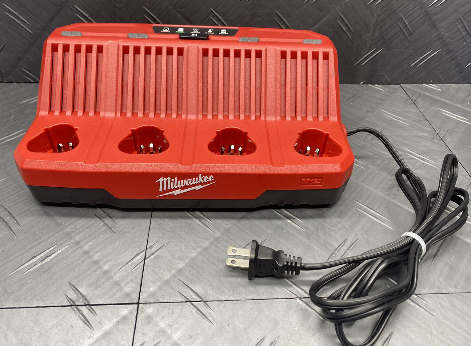 Milwaukee Battery Charger M12 4-port Multi Charge 12 Volt Lithium-ion 12v Power