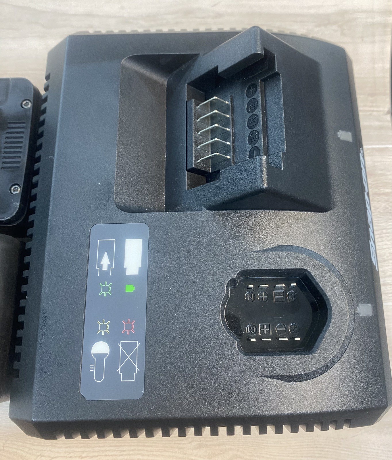 Snap-On CTC131A Dual Battery Charger 14.4V 18V With 18V Battery