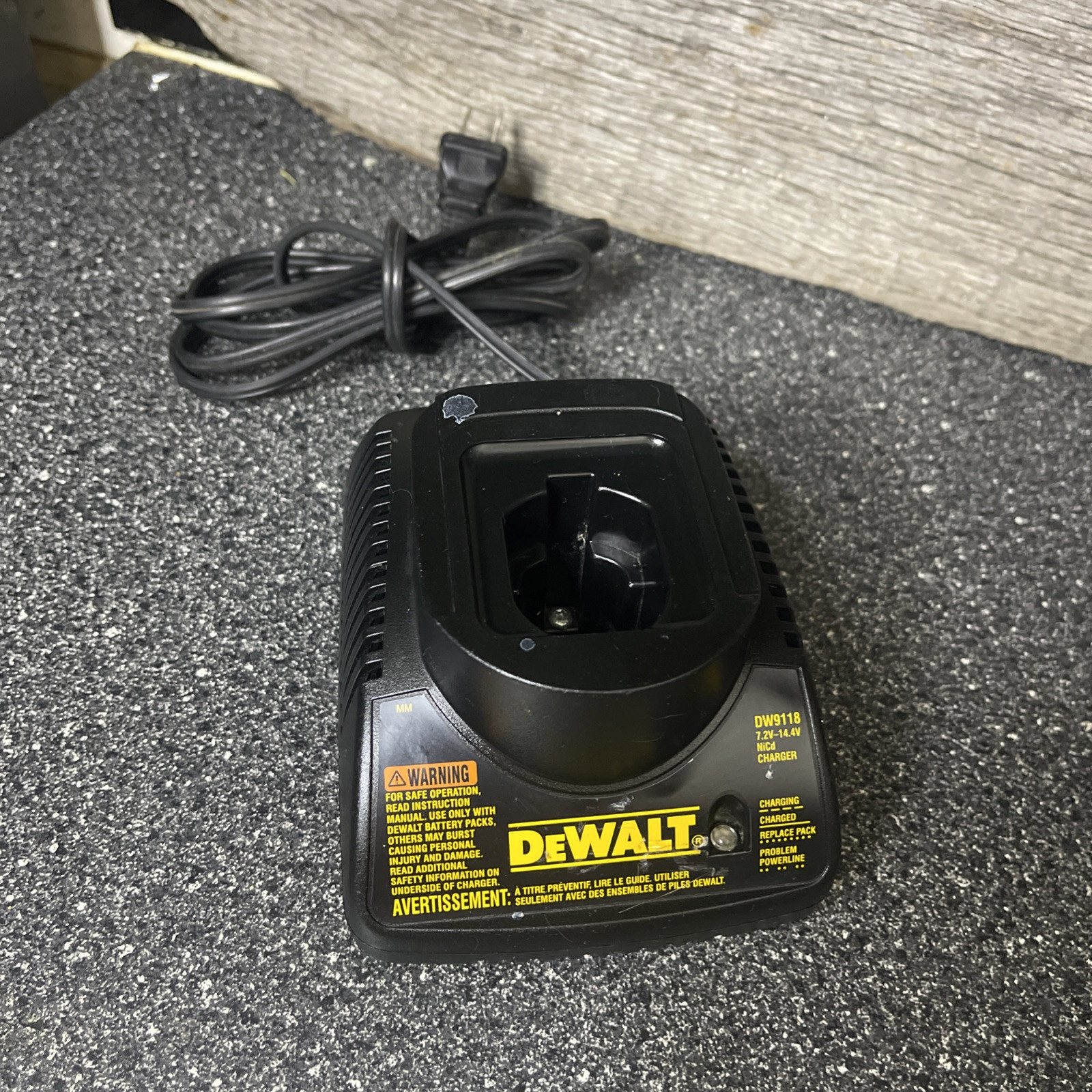 Genuine DeWalt DW9118 7.2V – 14.4V NiCd Tool Battery Charger TESTED WORKING