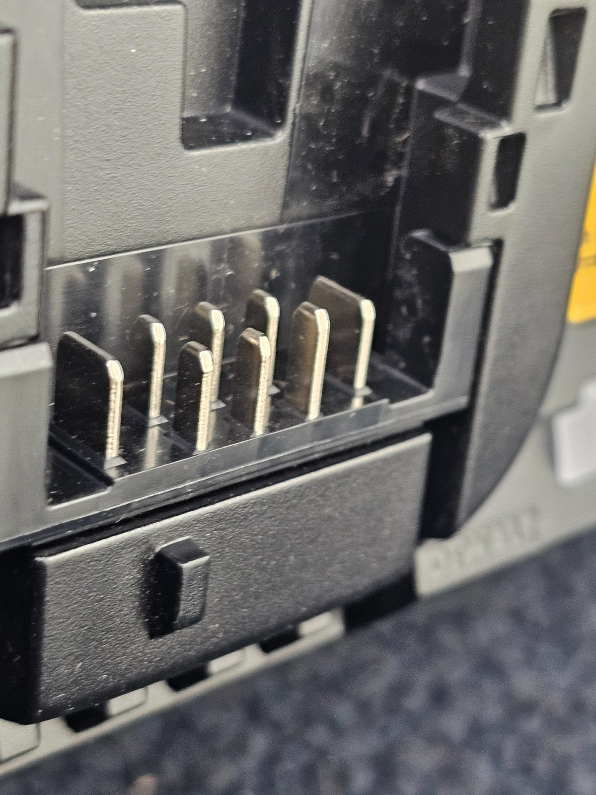 DEWALT DCB1104: 20V MAX Lithium Ion Battery Charger