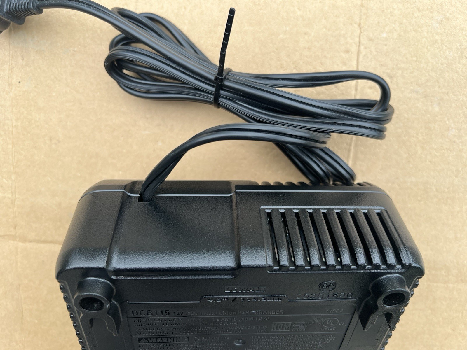 🇺🇸DEWALT DCB115 12V/20V MAX Lithium-Ion Battery Charger🇺🇸