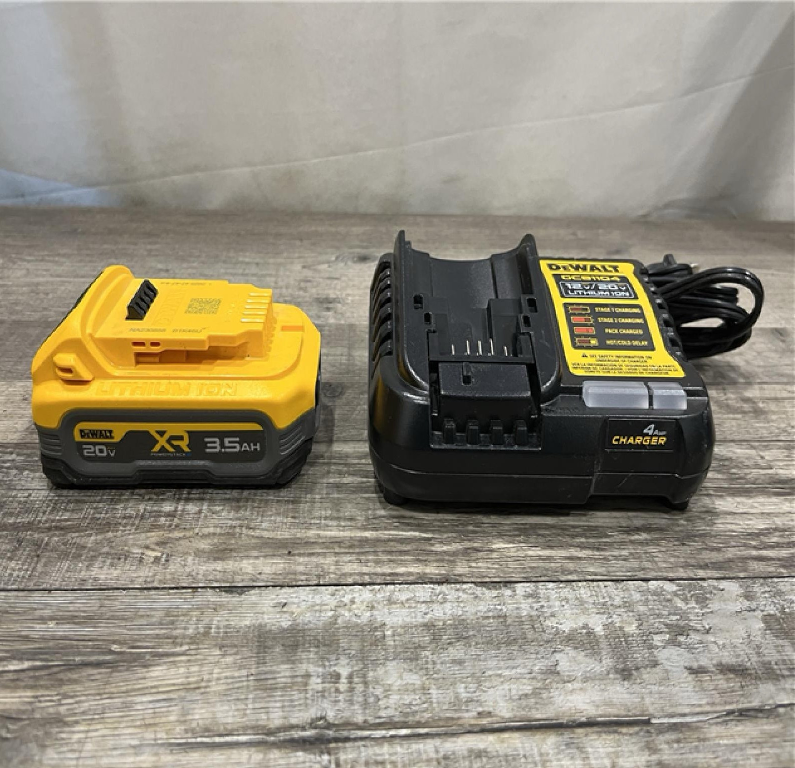 DEWALT 20V MAX XR Charger + 20V 3.5Ah Battery Pack with charger