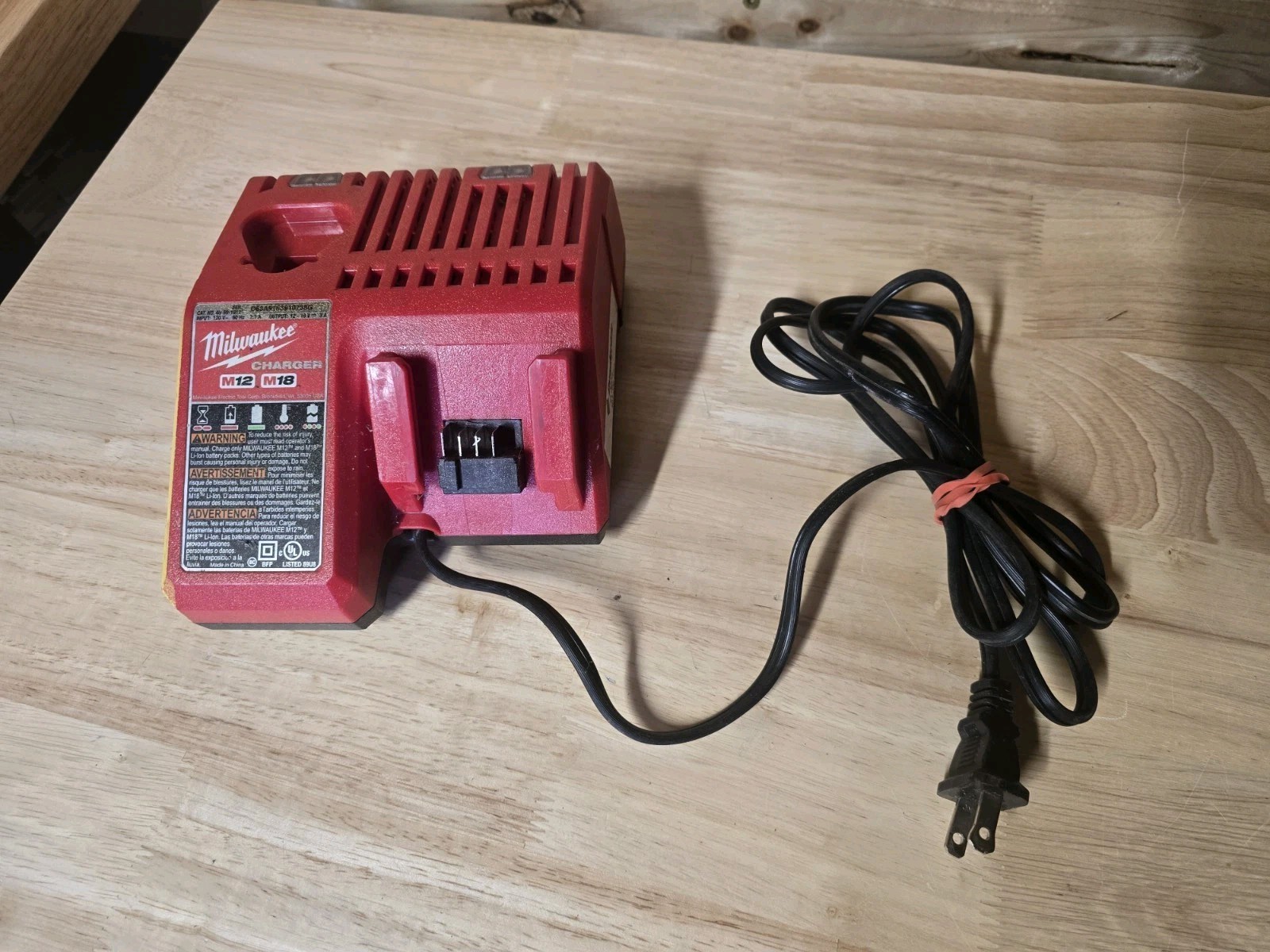 Genuine MILWAUKEE 48-59-1812 18V M12 and M18 LITHIUM ION BATTERY CHARGER READ
