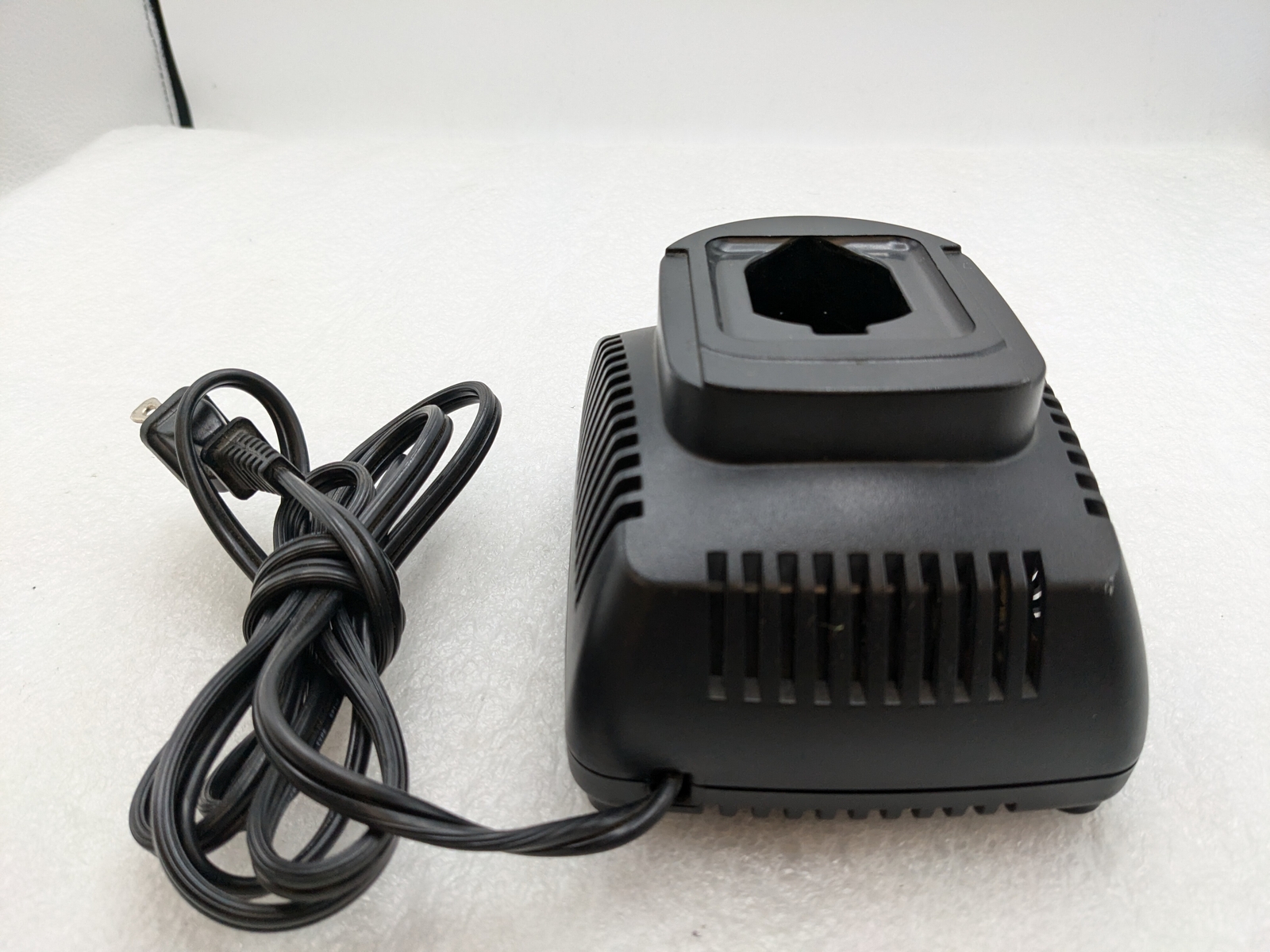 Dewalt DW9118 7.2V – 14.4V 1- NiCd Battery Charger 1.5 AMPS DC W/ Free Shipping
