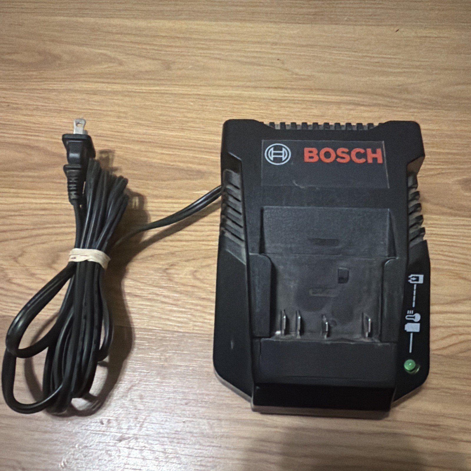 Bosch BC660 18-volt Lithium-Ion Battery Charger