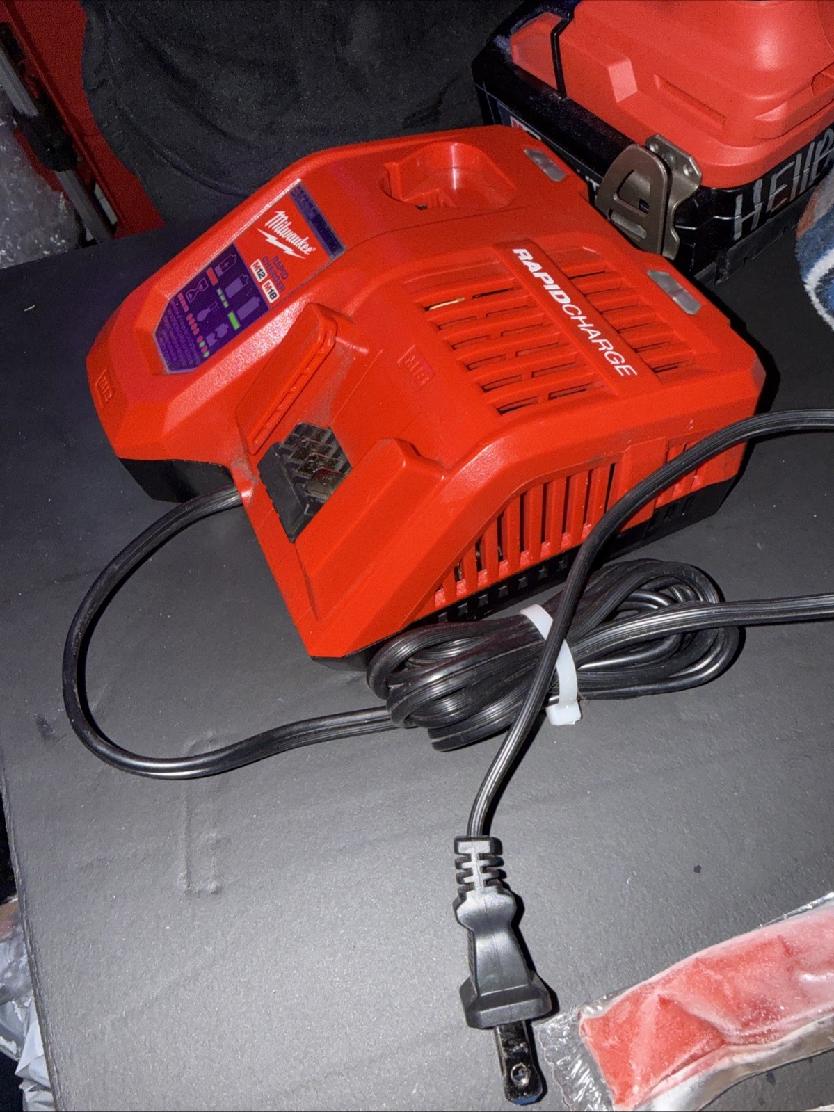 Milwaukee RAPID CHARGER M12 &M18 Model 48-59-1808. 2025 Date Code