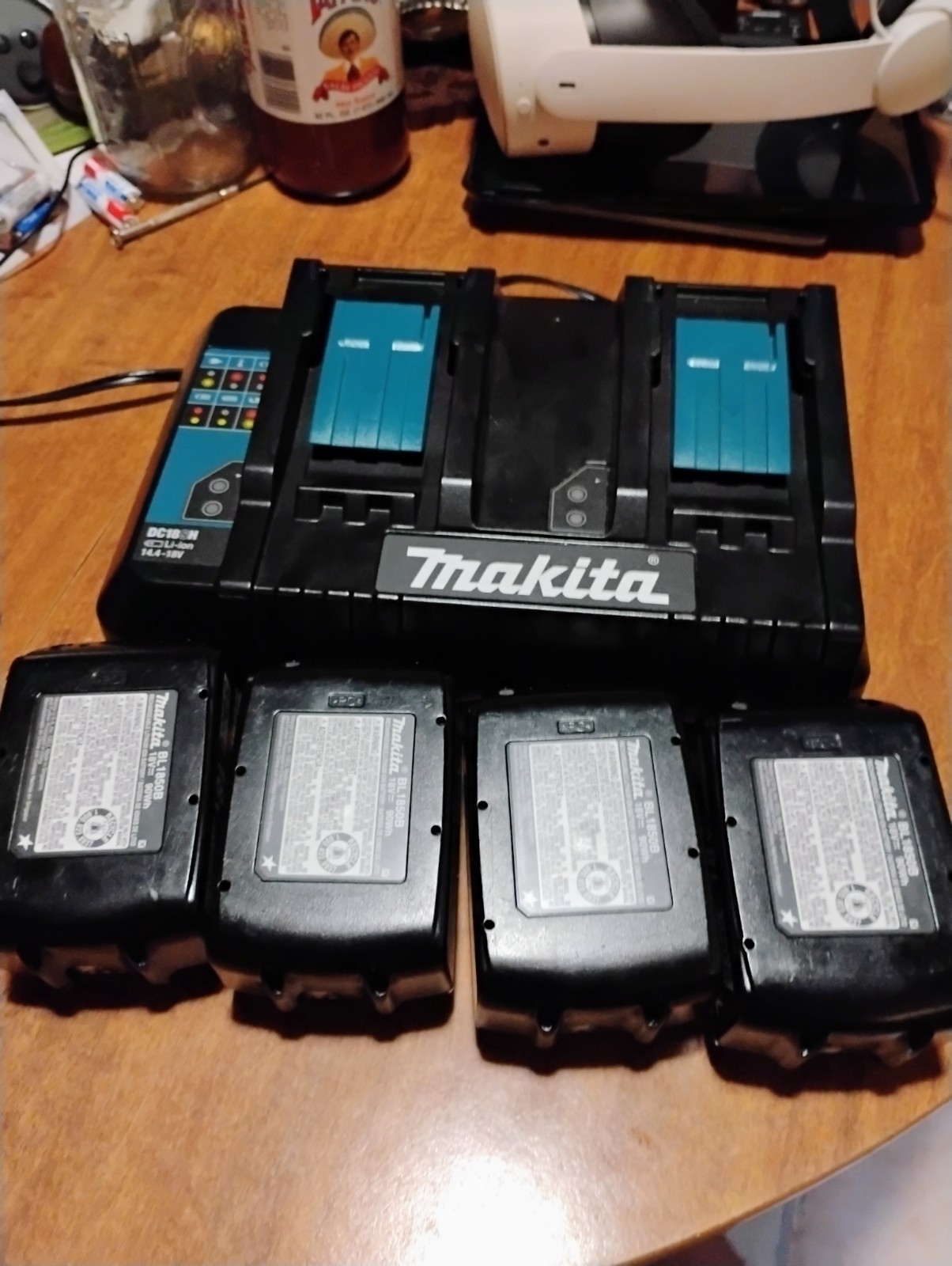 Makita Dc18 Sh Charger And 4 Five Amp Hour 18 Volt Lithium Ion Batteries