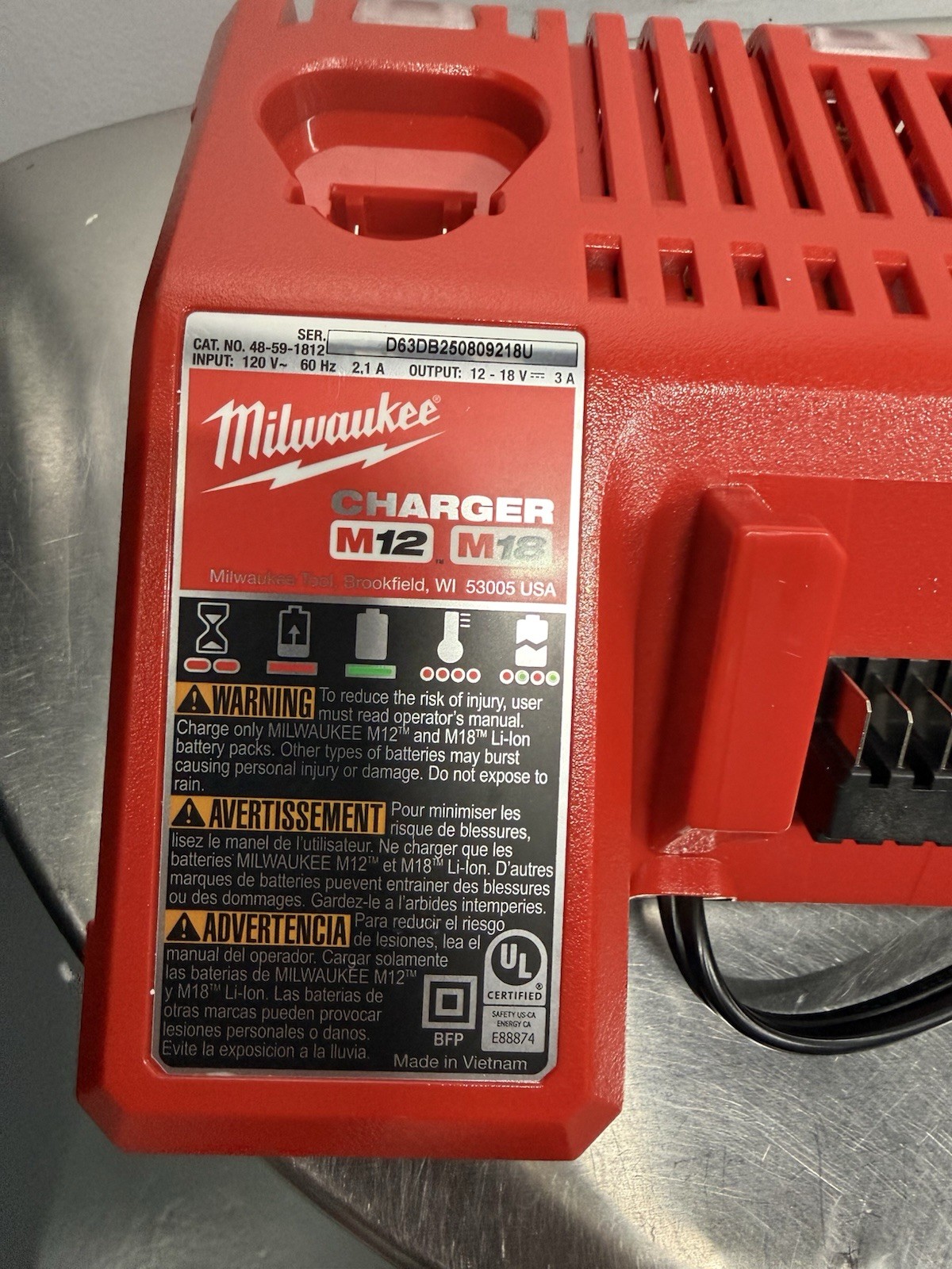 Genuine Milwaukee M12 M18 Battery Charger 48-59-1812 Lithium Ion 18v or 12v