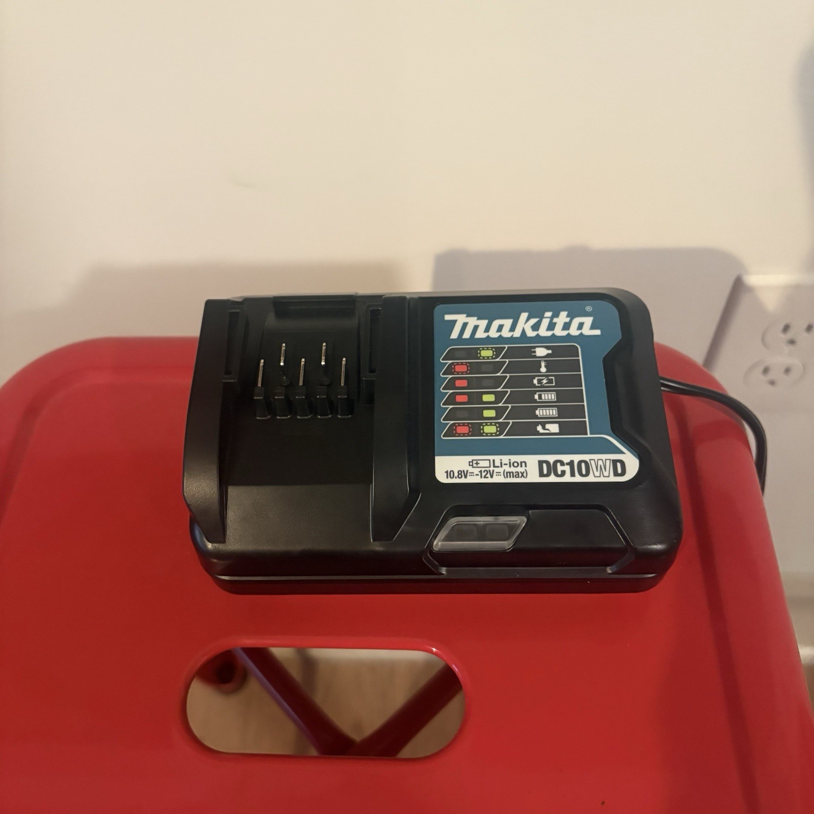 Makita DC10WD 12-Volt Lithium-Ion Battery Charger OEM Genuine Original