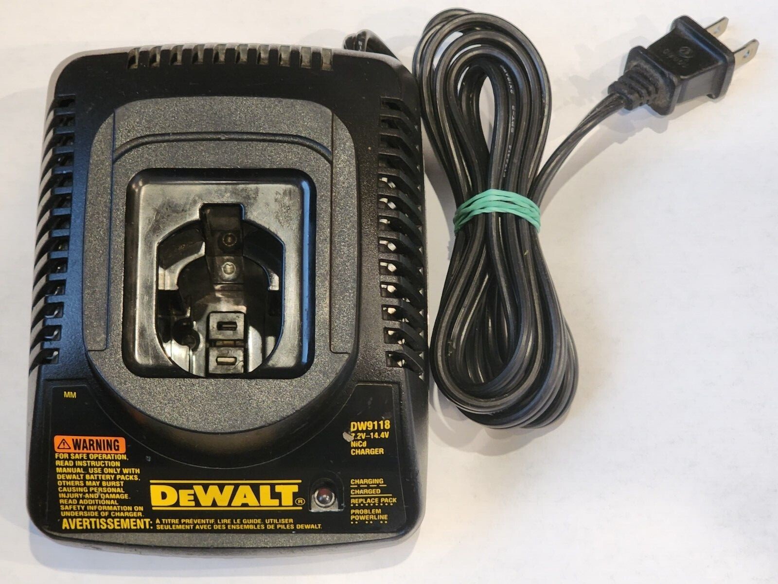 DEWALT DW9118 7.2V-14.4V BATTERY CHARGER NiCd ONE HOUR CHARGER G3.3