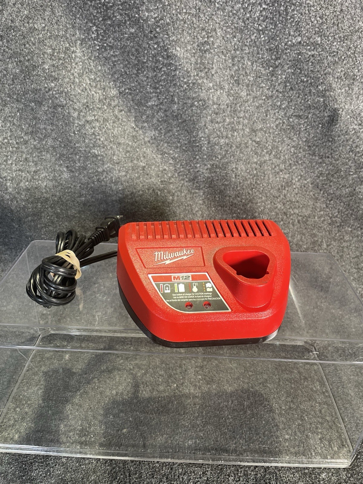 Milwaukee M12 12V 30 Min Lithium Ion Battery Charger 48-59-2401 Works Great