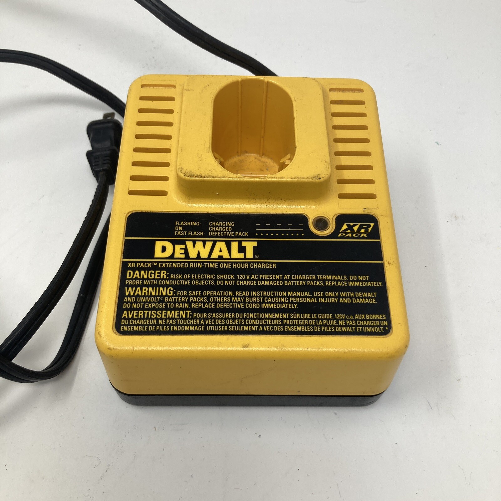Dewalt DW9106 XR PACK Extended Run Time 45m-1Hr Battery Charger Working