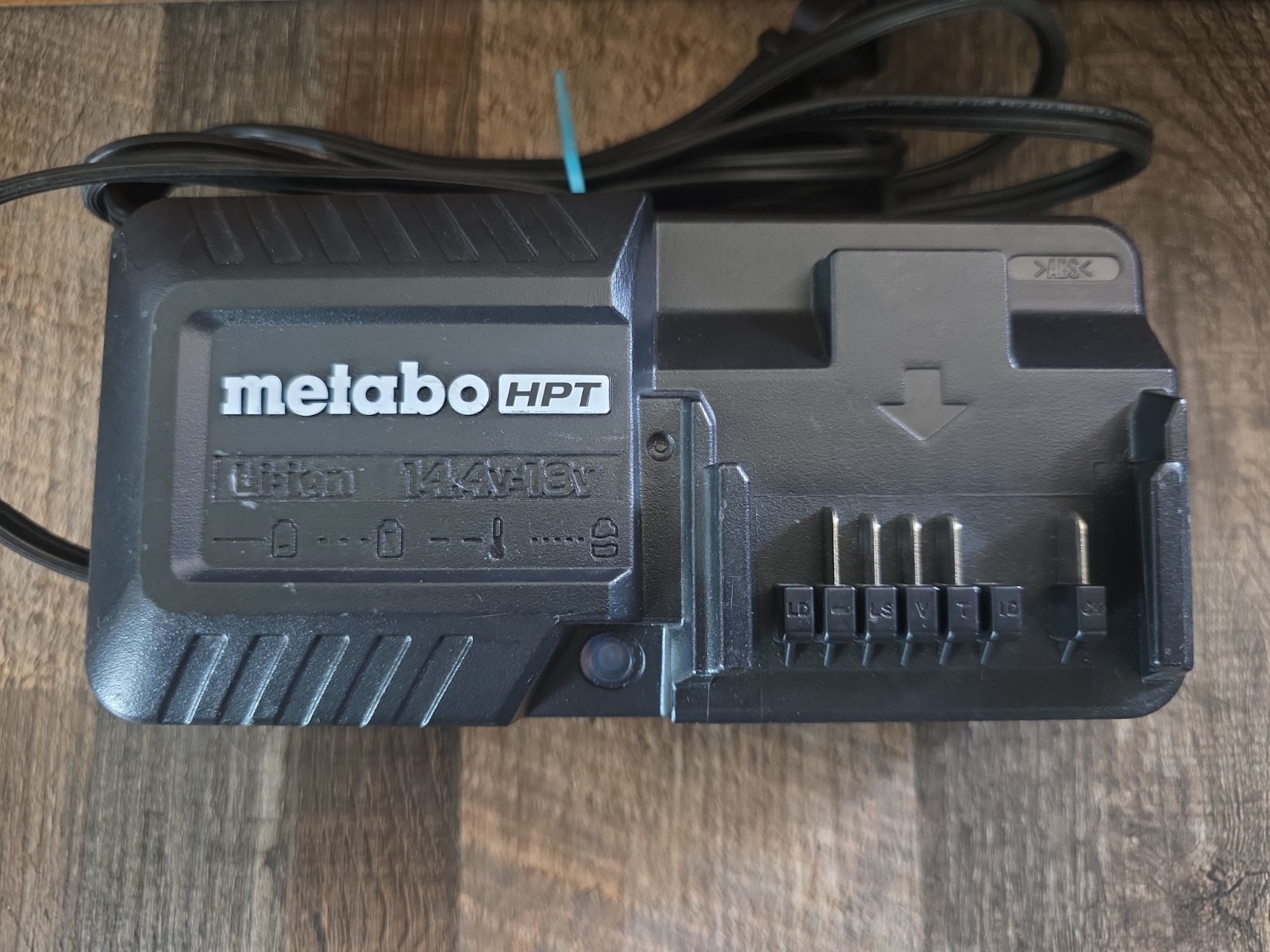 METABO HPT 14.4V 18V UC18YKSL Li-ion Battery Charger