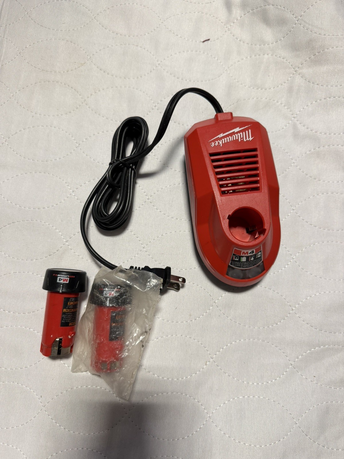 Milwaukee M4 4V Li-Ion Battery Charger w/ 2 Battery Included Red 48-11-2001