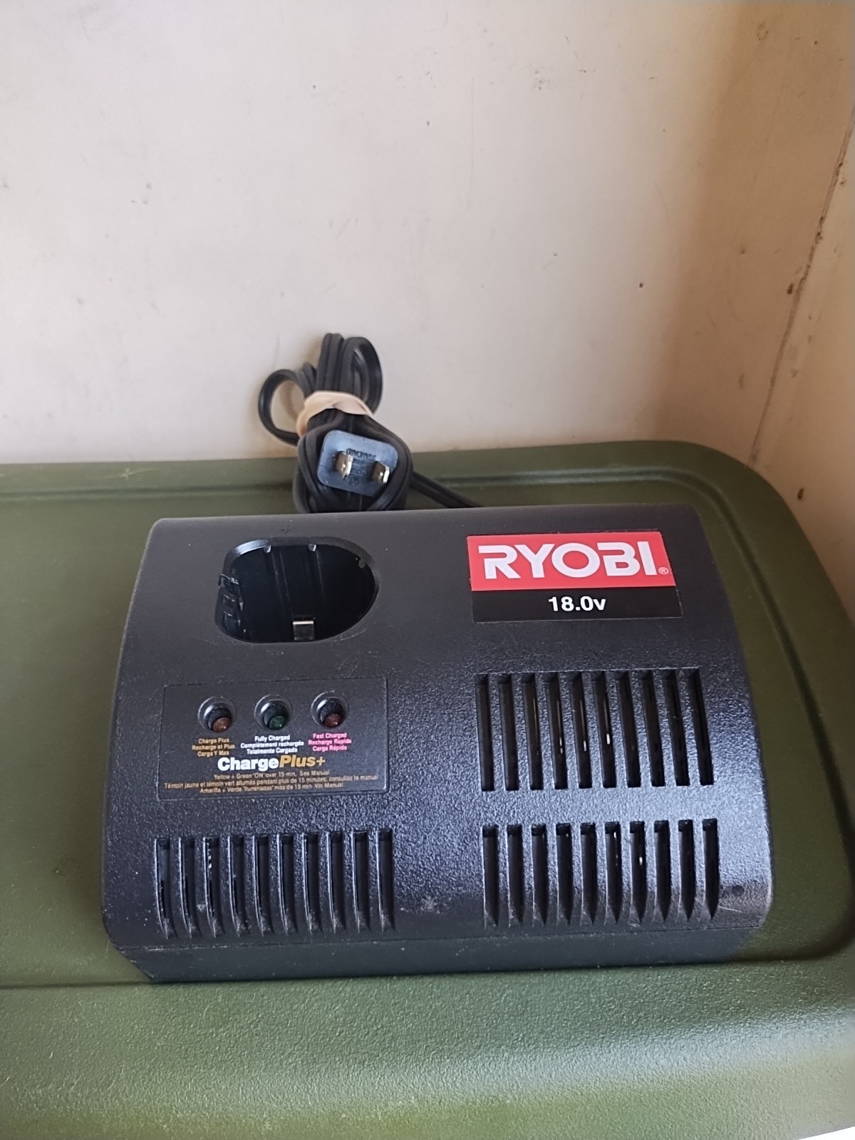 Ryobi p110 140237023 18-Volt Class 2 Single Port Battery Charger OEM Tested Good
