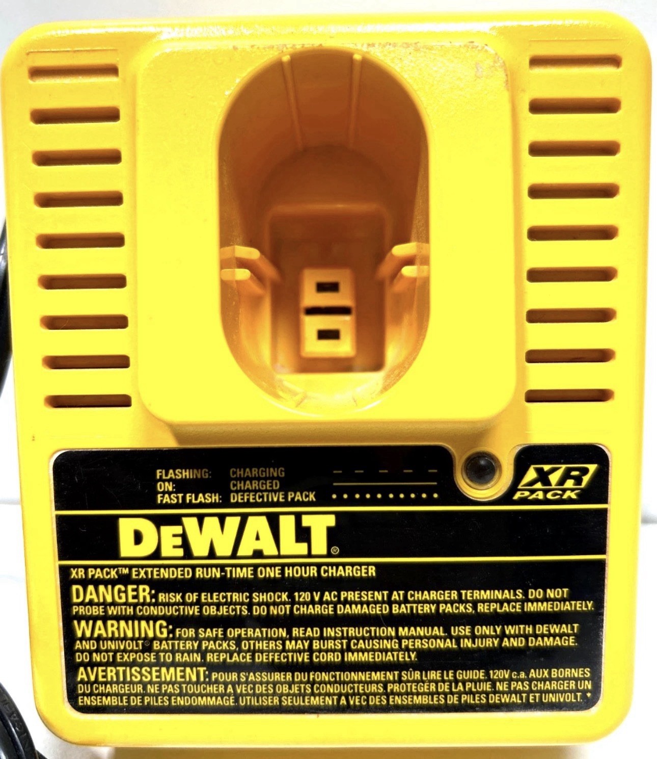 Dewalt DW9106 Battery Charger XR Pack One Hour Charge 7.2 to 14.4v (24c
