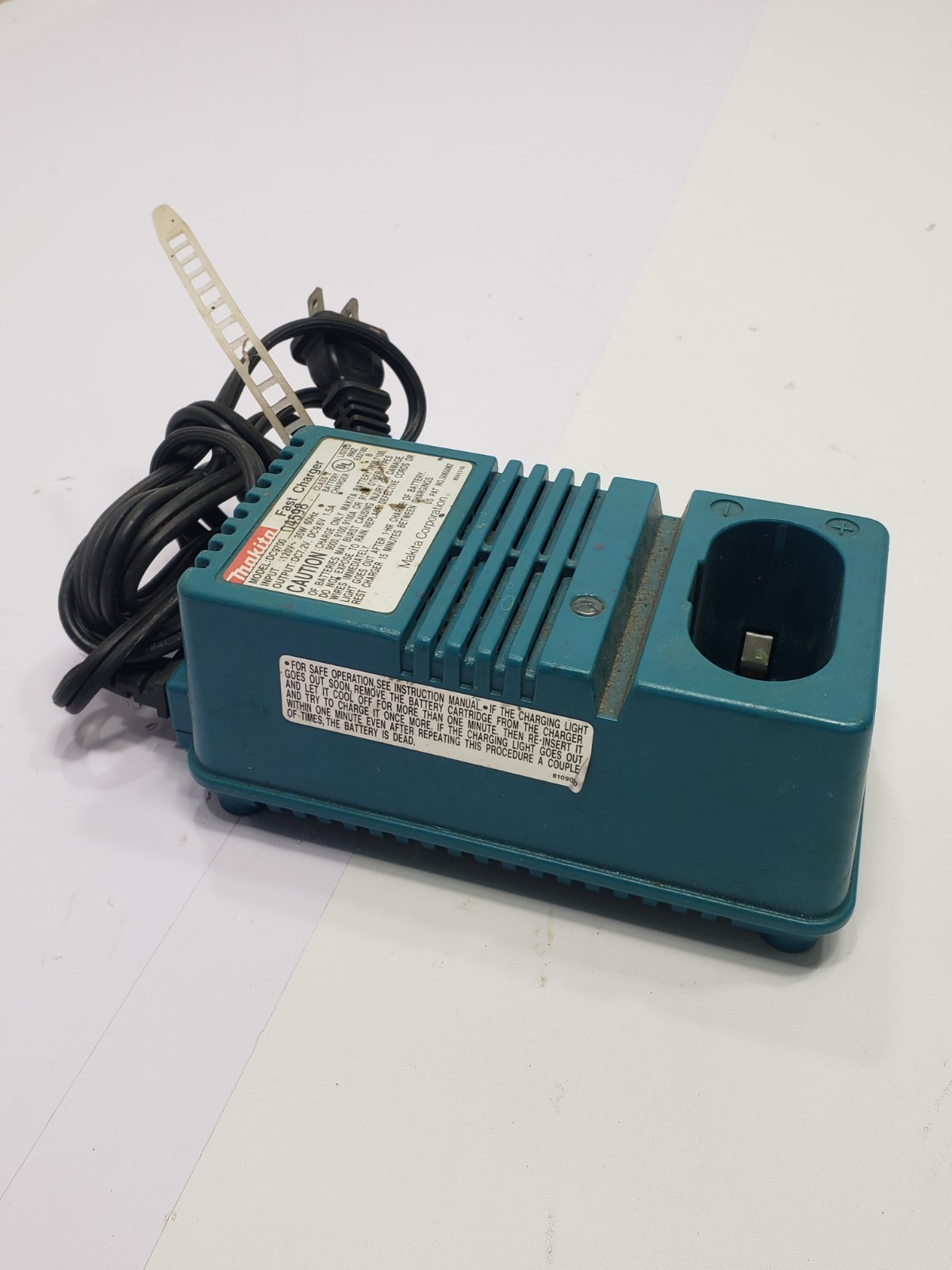 Makita DC9700 7.2V to 9.6V Battery Fast Charger Genuine OEM Pre Owned