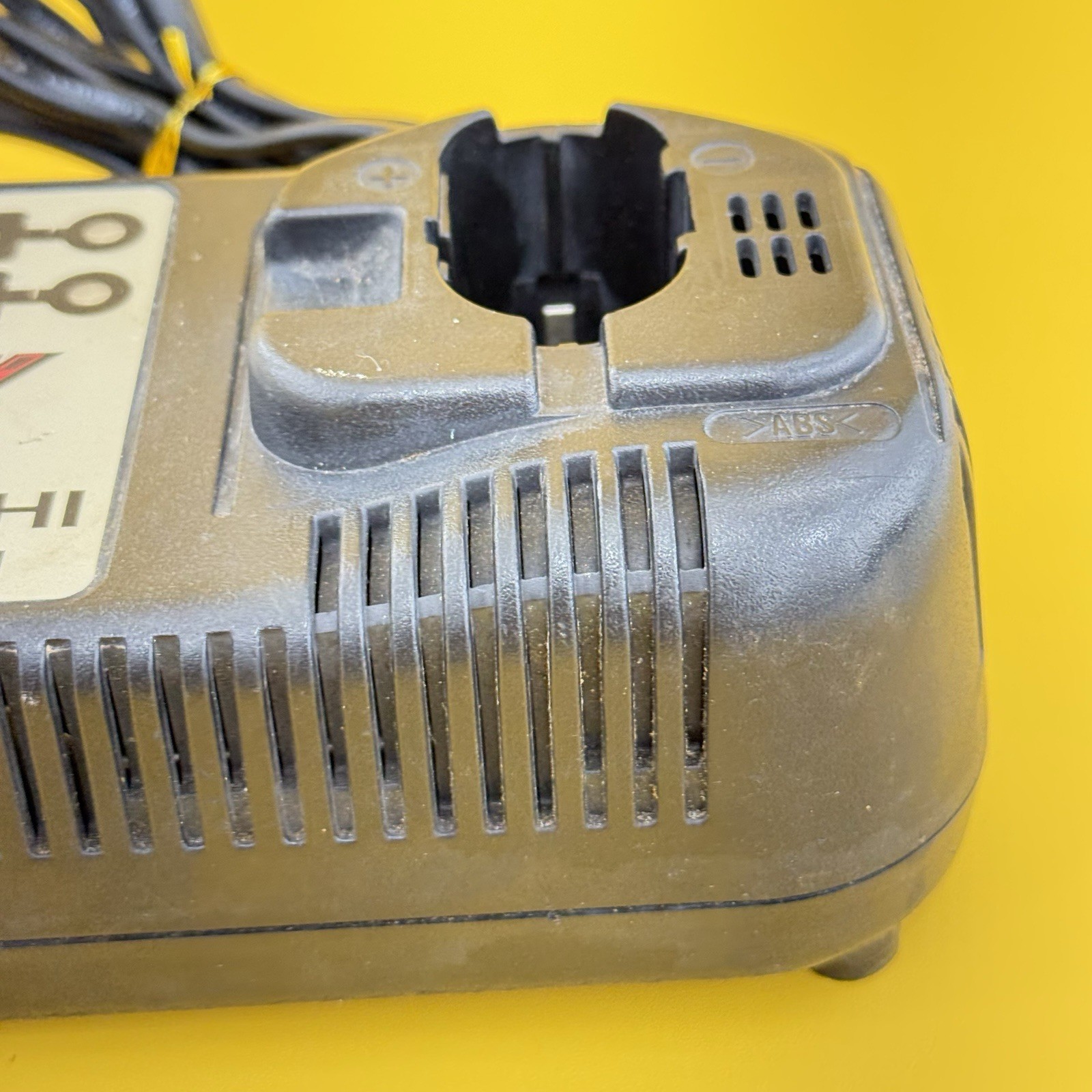 Genuine HITACHI UC24YJ 7.2V-24V NiCD/ NiMH BATTERY Rapid Charger, Tested!