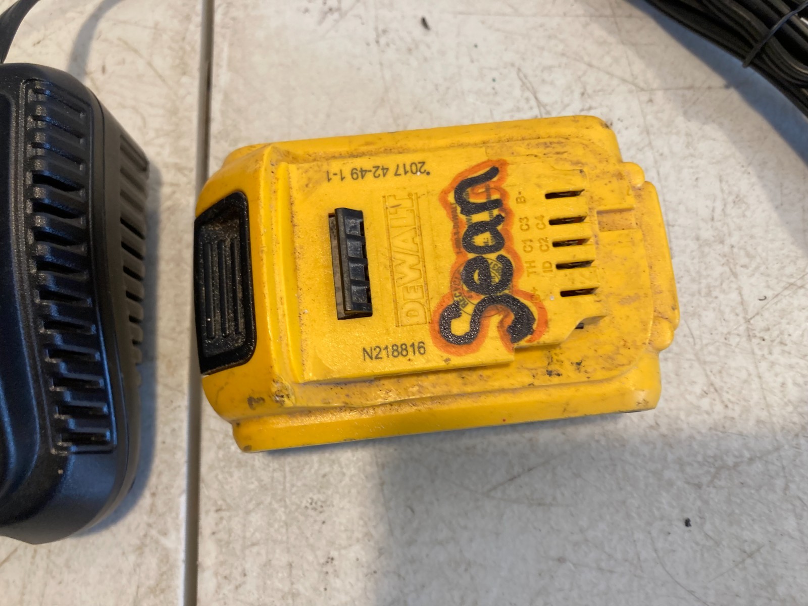 Genuine DeWALT 20V MAX 5.0 AH DCB204 DCB115 Charger 20 Volt Battery Pack