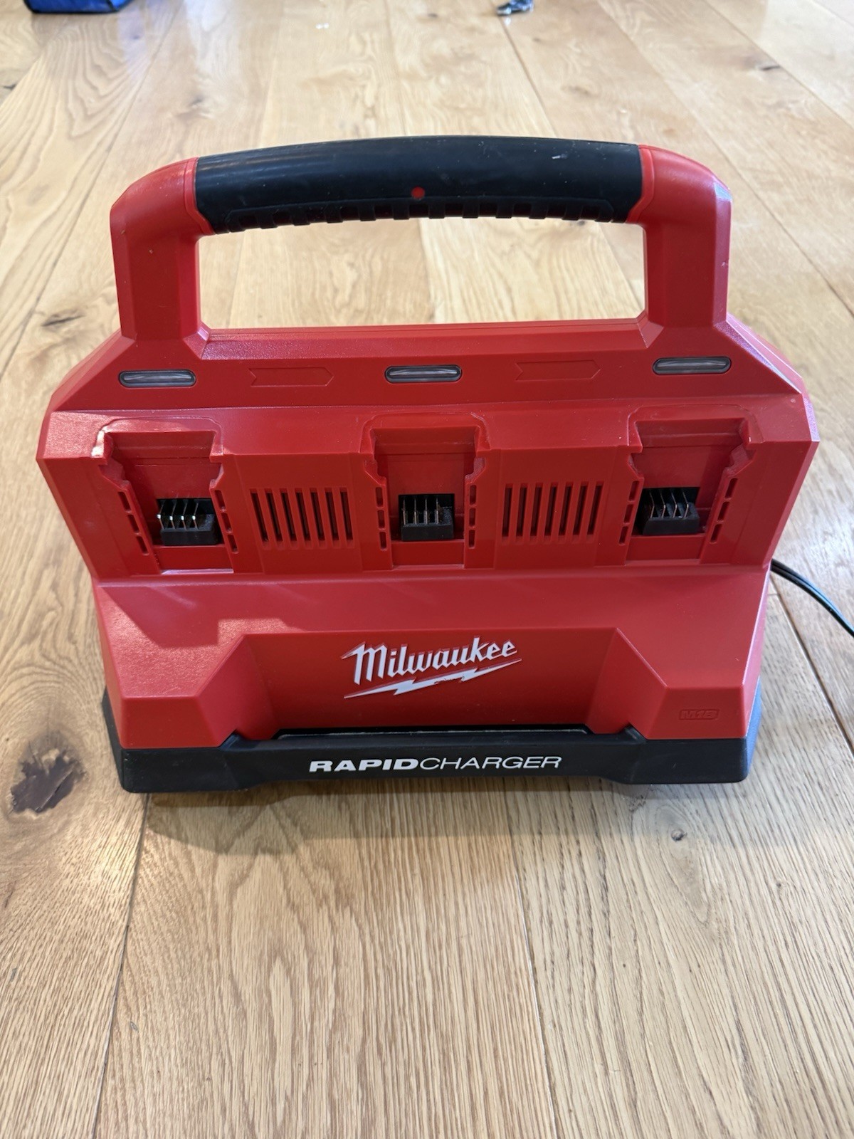Milwaukee PACKOUT 6 Bay Rapid Charger – Used Very Good Condition – No Reserve