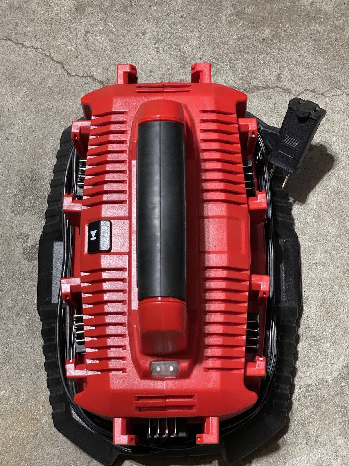 Milwaukee M18 Six-Pack Charger 18V Red 6-Bay Battery Charger 48-59-1806