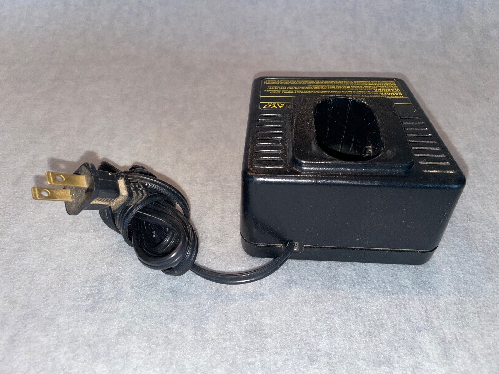 Dewalt DW9106 XR PACK Extended Run Time One Hour Battery Charger, 7.2-14.4V