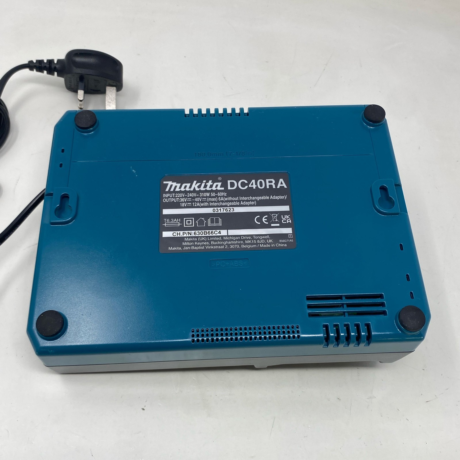 Makita DC40RA 40V XGT Rapid Charger – Black/Teal UK Plug 240V