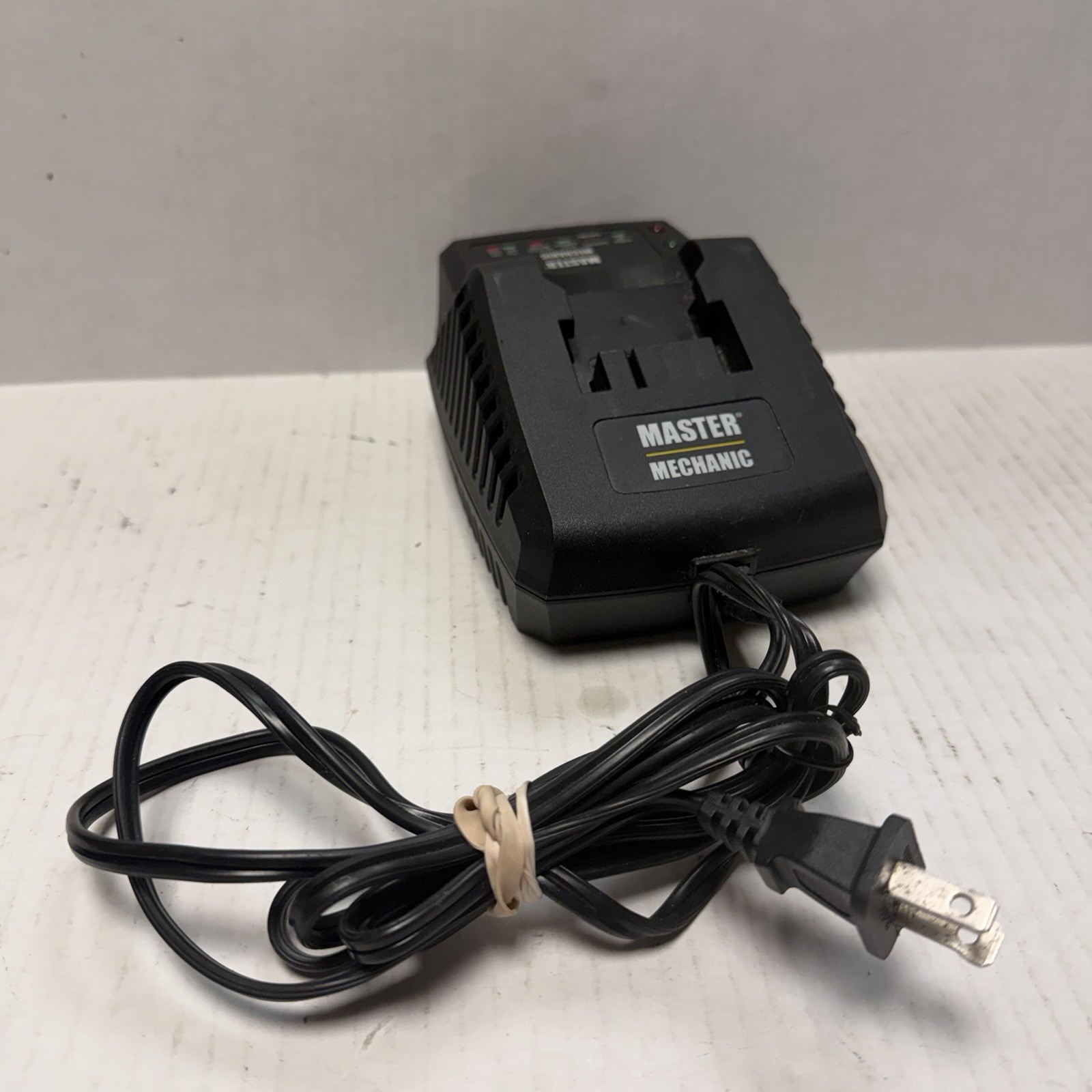 Master Mechanic 18v 2.2 Amp Smart Class 2 Battery Charger 134457