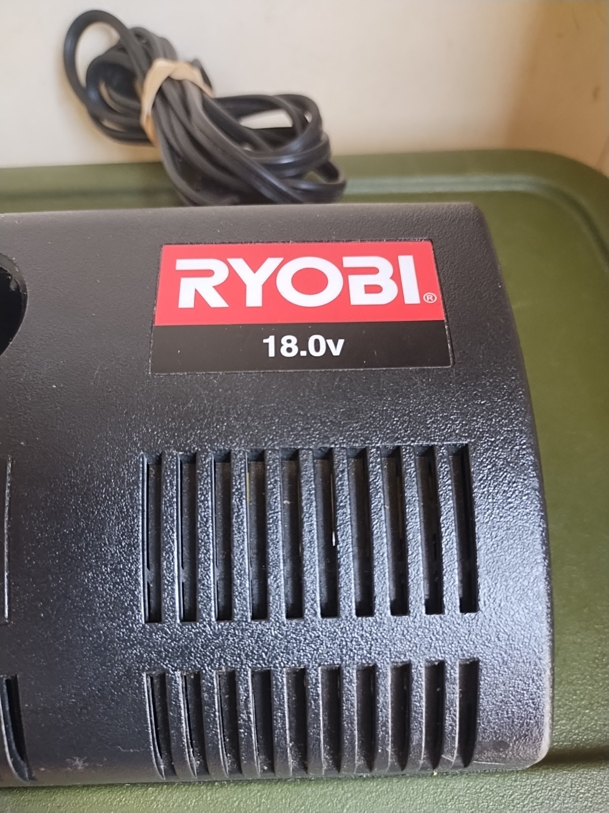 Ryobi p110 140237023 18-Volt Class 2 Single Port Battery Charger OEM Tested Good